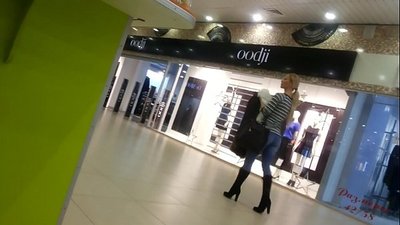 Ωραία γκόμενα στο σούπερ μάρκετ.