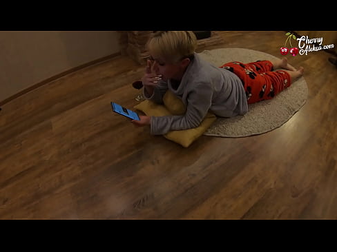 ❤️ Τρελή ξανθιά ρουφάει τεράστιο πουλί και χοροπηδάει πάνω του - πρωκτικό σεξ ❤️❌ Γαμήσι ☑